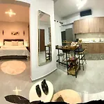 Happy Apartament Larissa